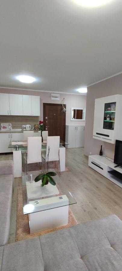 Luxury And Stylish Apartmen, Metro Station Obelya Szófia Kültér fotó
