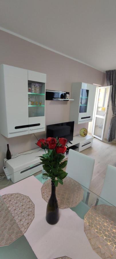 Luxury And Stylish Apartmen, Metro Station Obelya Szófia Kültér fotó